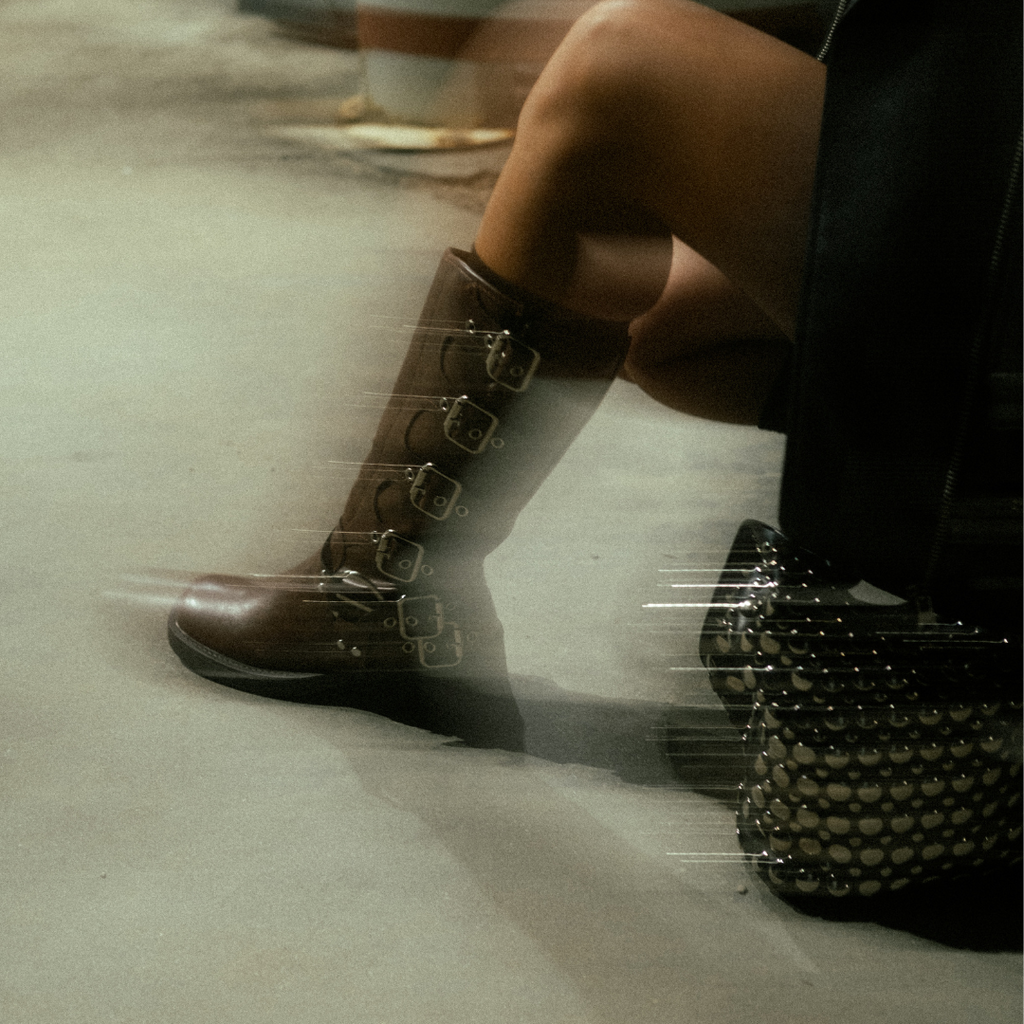 Biker Boots - Lo stivale con fibbie che Vogue ha definito iconico - i tuoi outfit non passeranno più inosservati